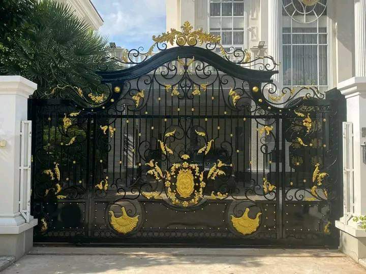 Steel gate workmanship