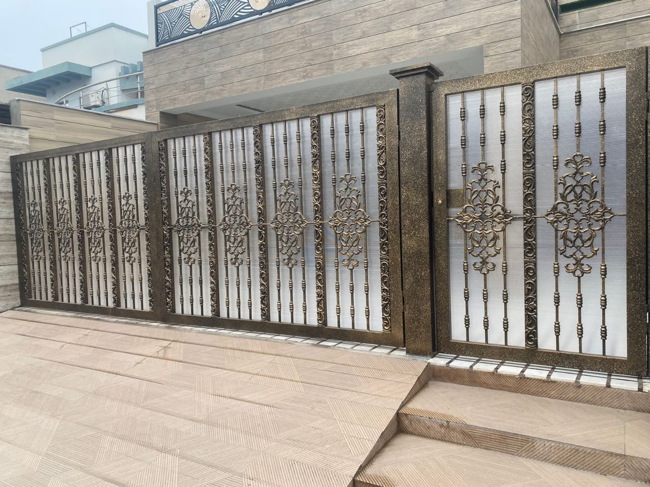 Custom fabricated gate