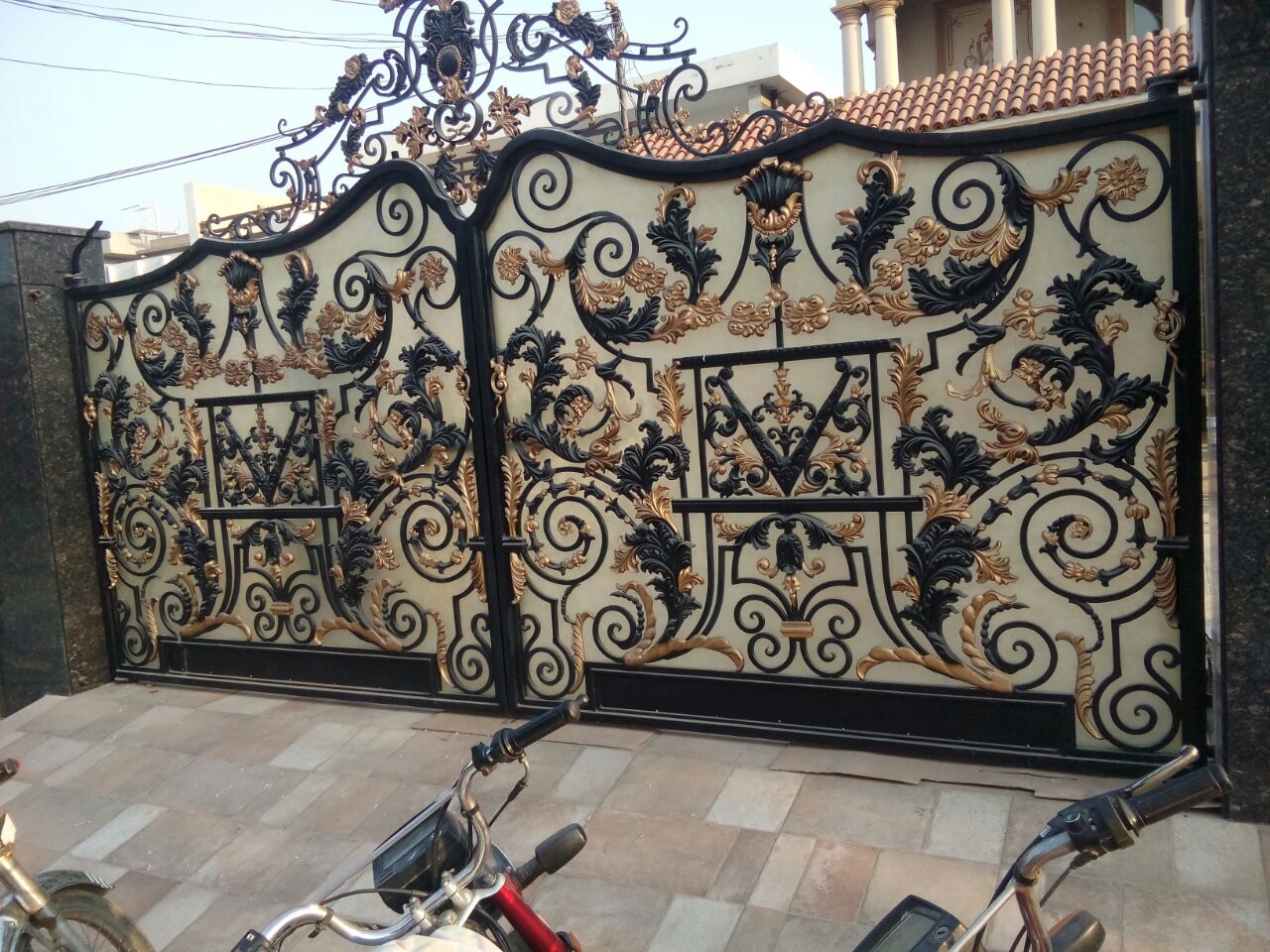 Steel gate design